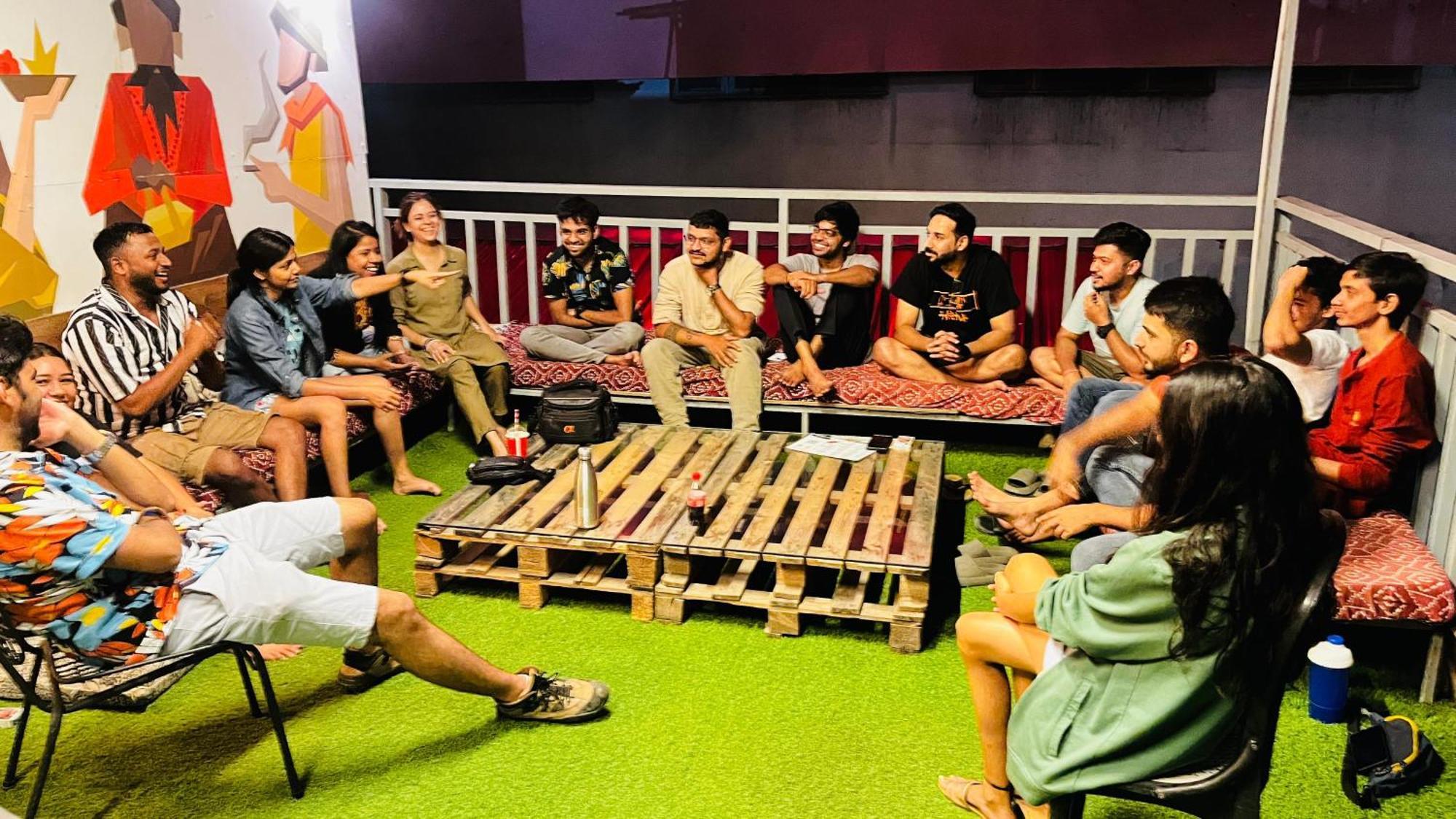 Ostello Madpackers Rishikesh Laxman Jhula Esterno foto
